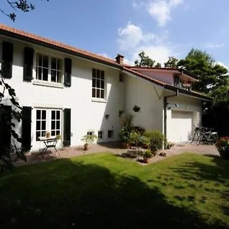 Сasa de vacaciones Charming W Garden, Cleaning Included