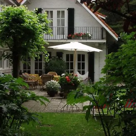 Charming W Garden, Cleaning Included Сasa de vacaciones
