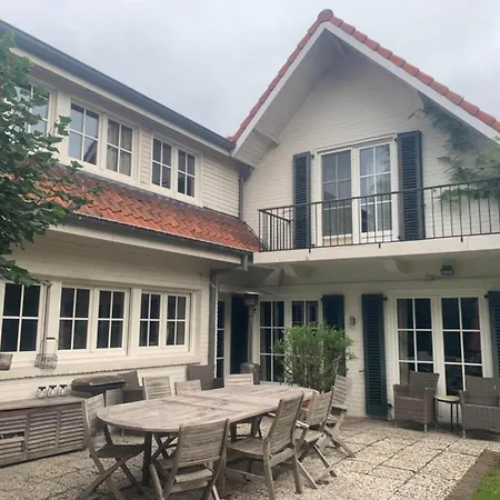 Charming W Garden, Cleaning Included Сasa de vacaciones Ostende
